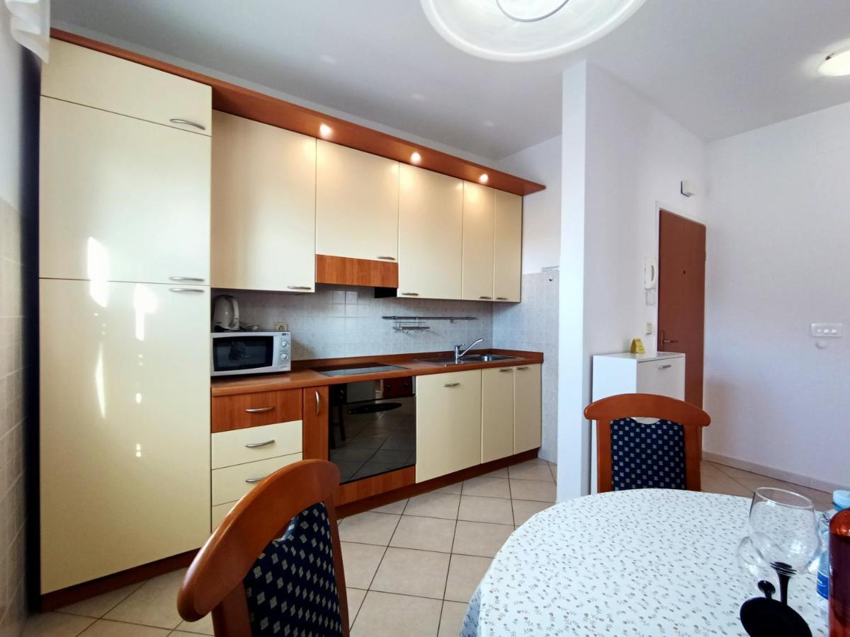 Apartments Jelovac Poreč Exteriör bild